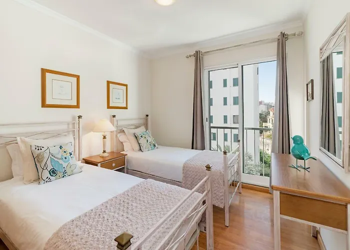 Ilheus Iii By An Island * 丰沙尔