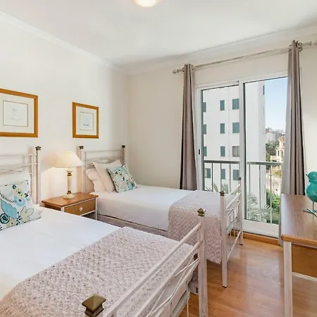 Ilhéus Iii By An Island * Funchal (Madeira)